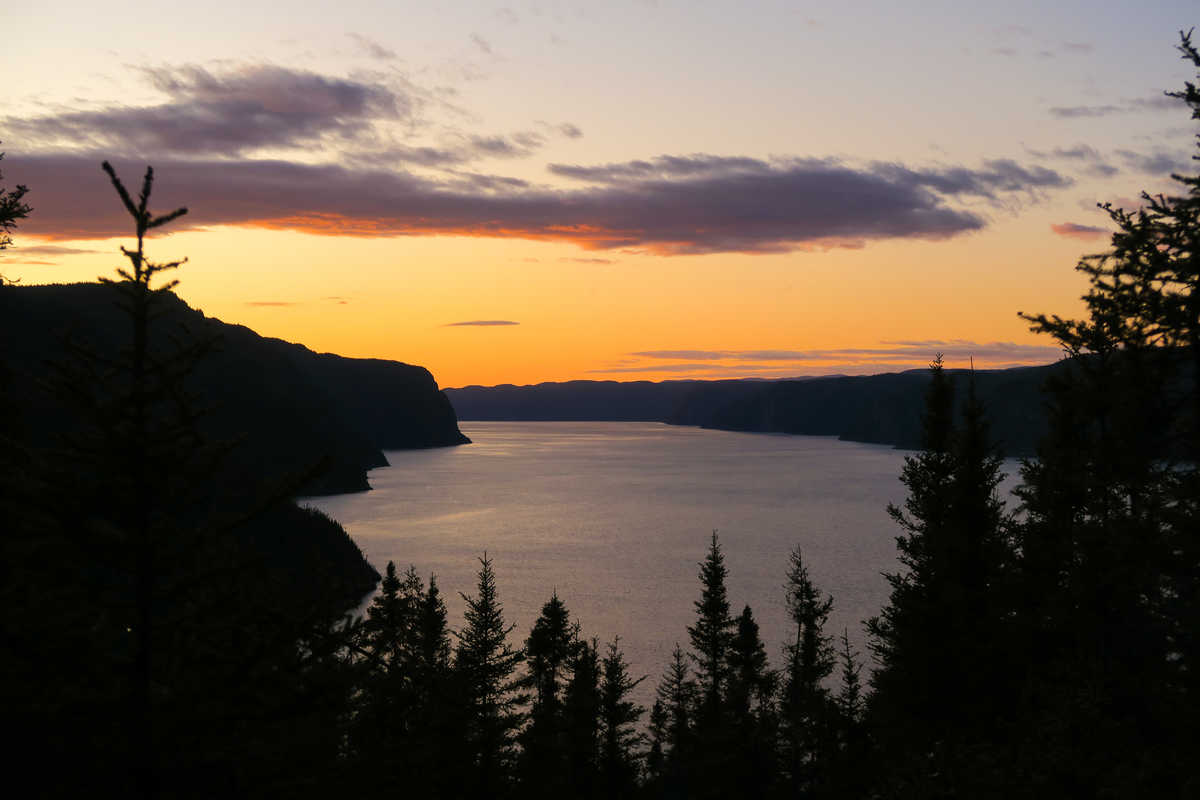 Coucher de soleil sur le fjord de Saguenay, Québec, Canada