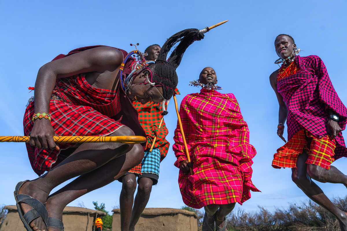 Dance traditionnelle des guerriers Masai en Tanzanie