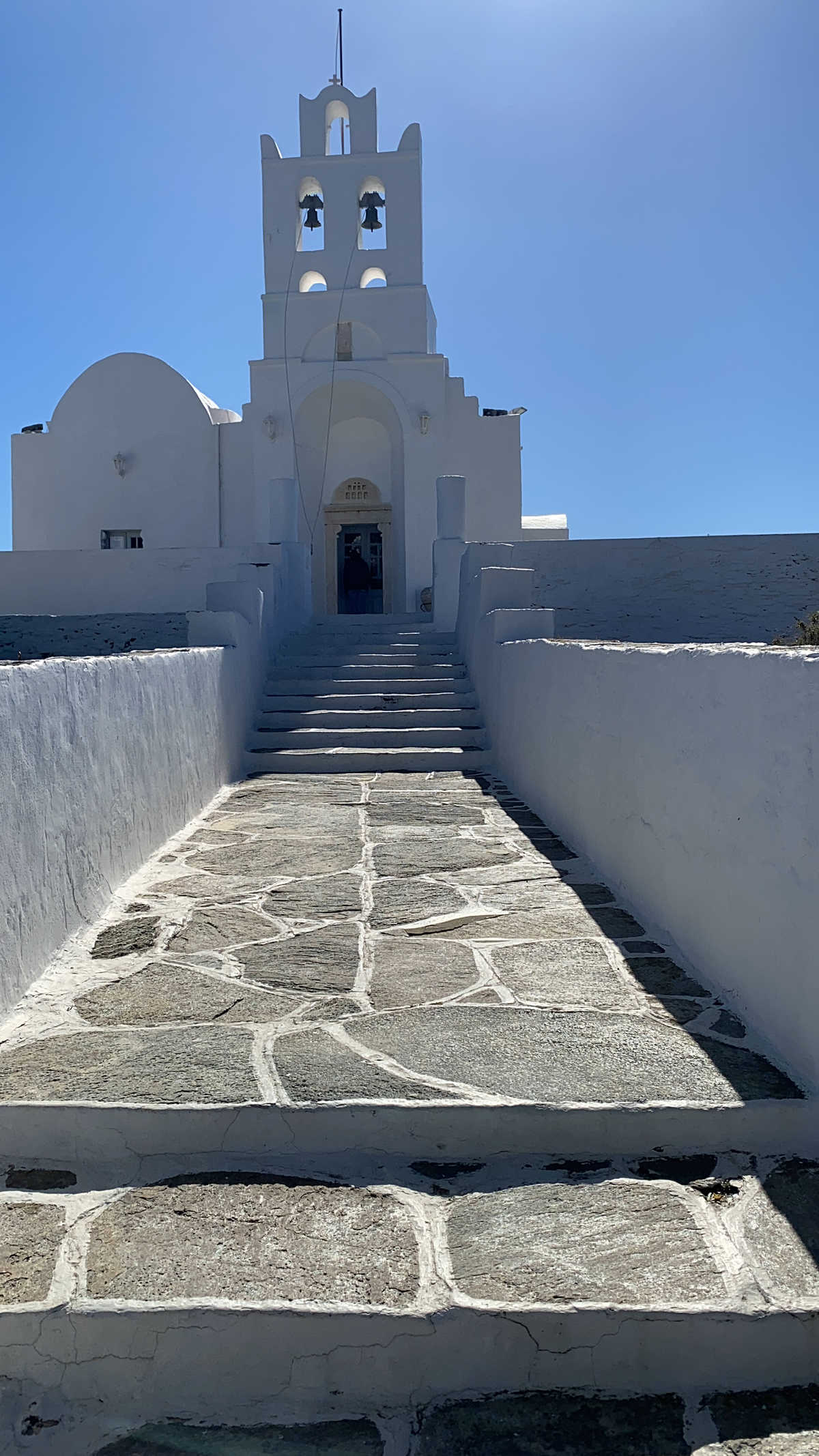 entrée du Monastère de Panagia Chrysopigi en Grèce