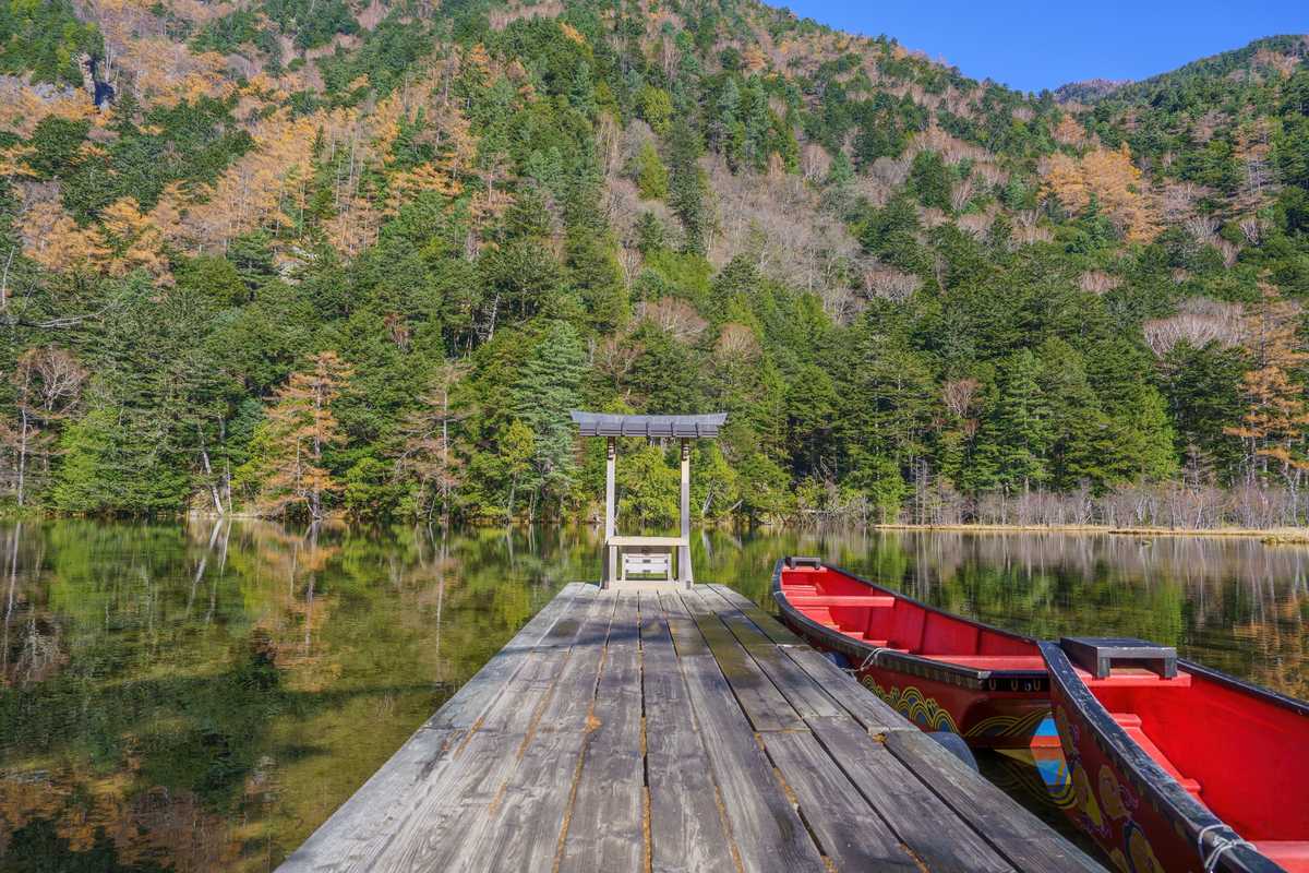 Etang de Myojin, Takayama, Japon © Adobe Stock Etang de Myojin, Takayama, Japon