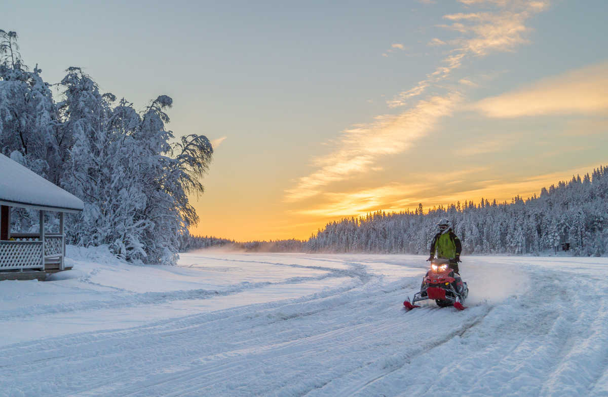 Finlande motoneige © Adobe Stock Finlande motoneige