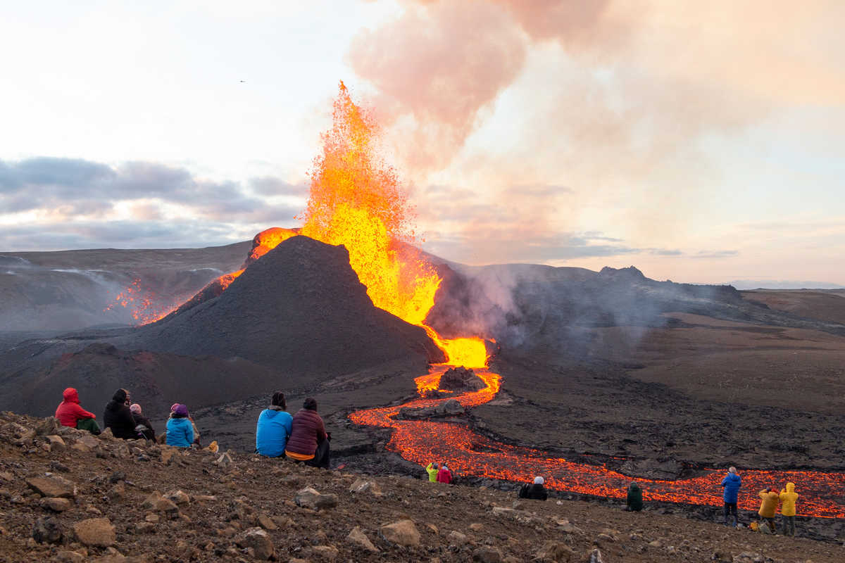 GELDINGADALIR, ISLANDE - 11 MAI 2021 : Une petite éruption volcanique s'est déclenchée sur la péninsule de Reykjanes. © Thorir GELDINGADALIR, ISLANDE - 11 MAI 2021 : Une petite éruption volcanique s'est déclenchée sur la péninsule de Reykjanes.