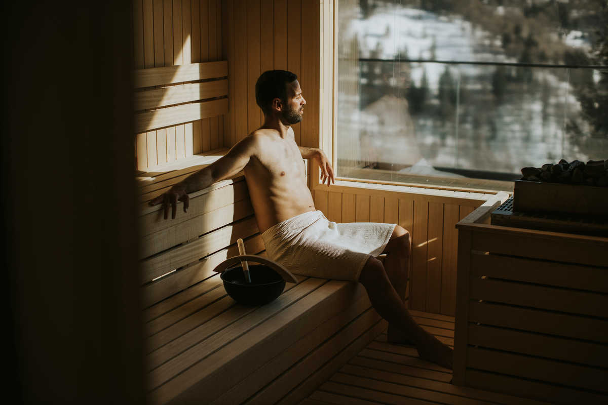 Homme dans un sauna, Finlande