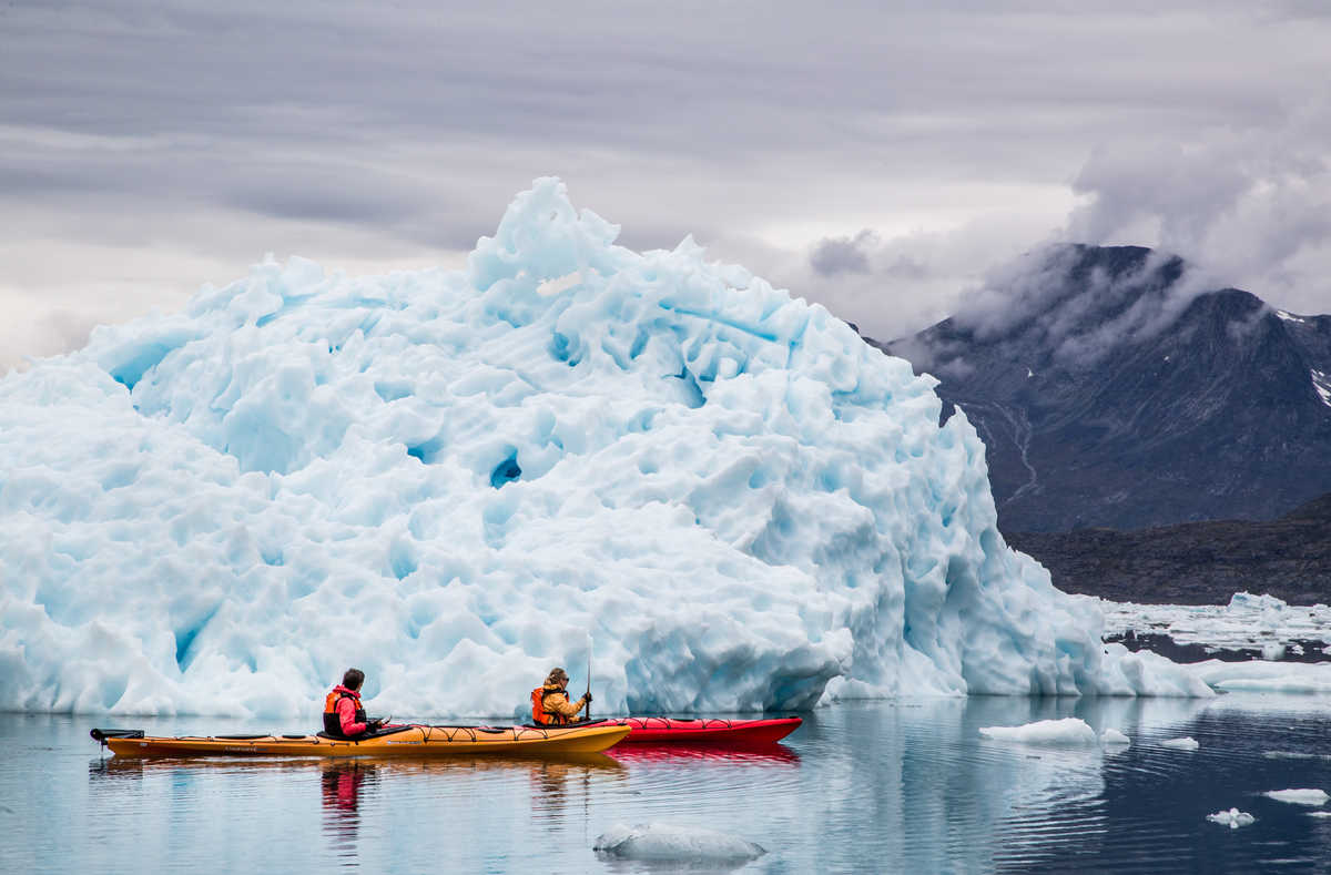 Kayak de mer face aux icebergs du Groenland