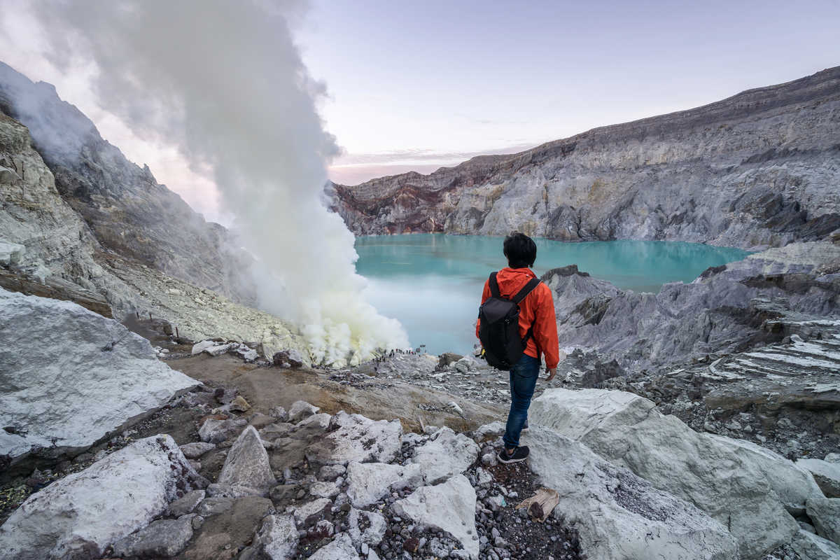 Lac d'acide du volcan Kawah Ijen, Java, Indonésie