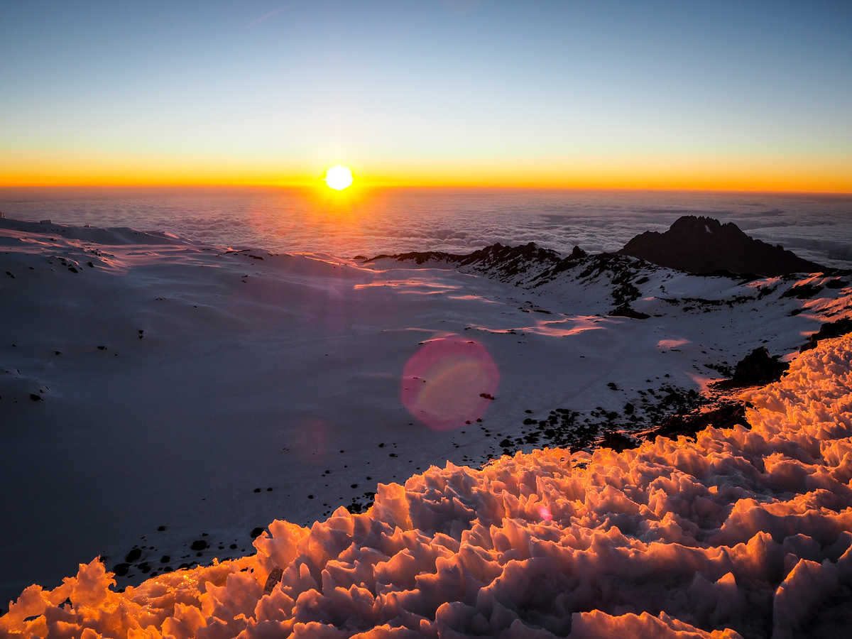 Paysage au  lever du soleil lors de l'ascension du Kilimandjaro en Tanzanie