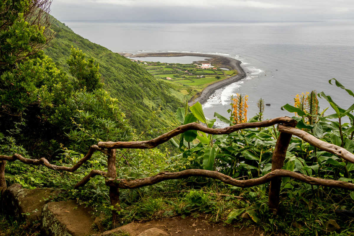 Fara de Sao Joao, Açores, Portugal © Adobestock Paysages de la somptueuse fara de Sao Joao aux Açores, au Portugal