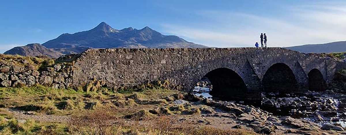 Pont dans les Highlands, dans le massif de Cuillin Hills