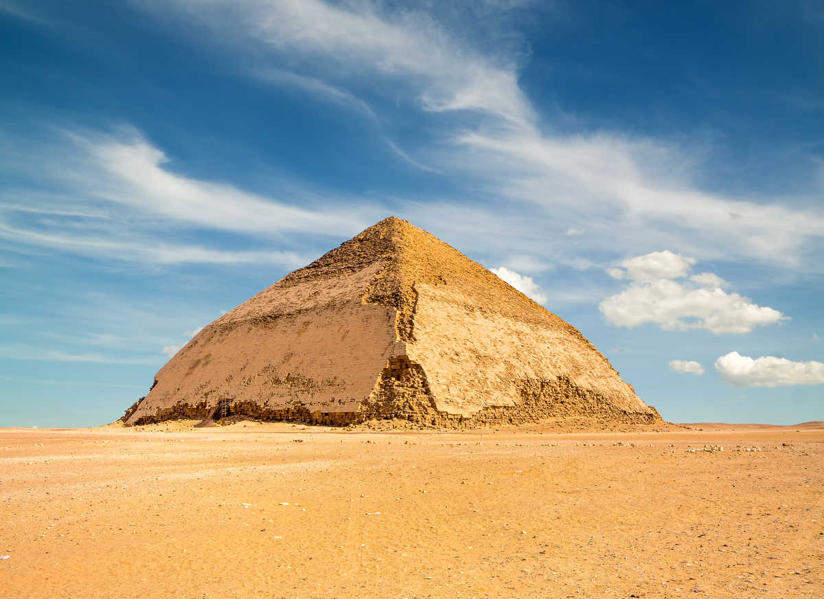 Pyramide rhomboïdale à dahchour © Adobe Stock Pyramide rhomboïdale à dahchour