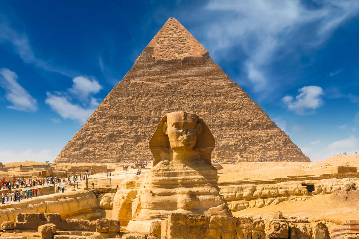 Sphinx égyptien. Le Caire. Gizeh. Égypte. Monument architectural. Les tombes des pharaons © Adobe Stock Sphinx égyptien. Le Caire. Gizeh. Égypte. Monument architectural. Les tombes des pharaons