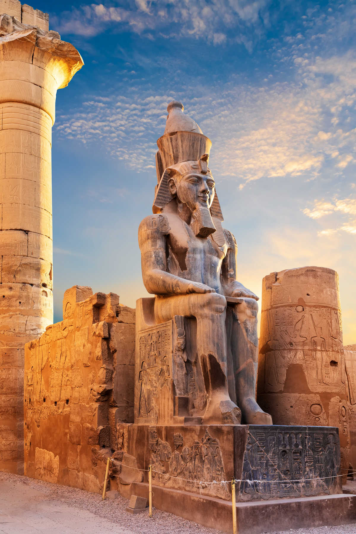 Statue de Ramses au Temple de Louxor © Adobe Stock Statue de Ramses au Temple de Louxor