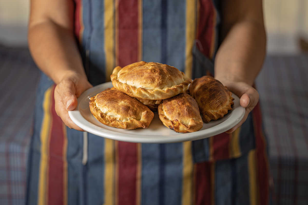 une assiette d'empanadas