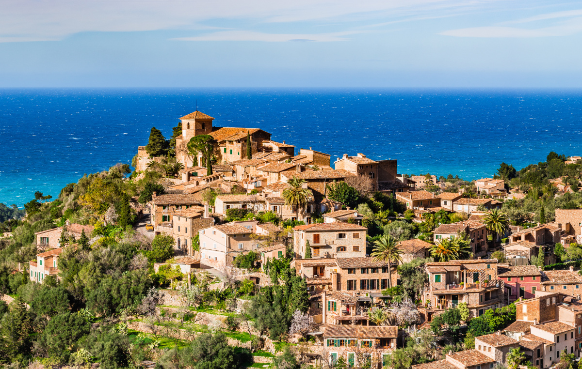 Une vue sur le village de Deià, à Majorque
