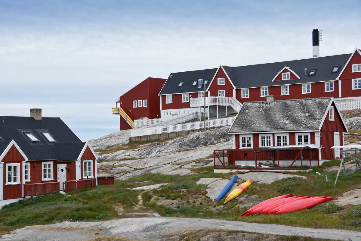 Ville d'Illulissat avec des Kayak au Groenland