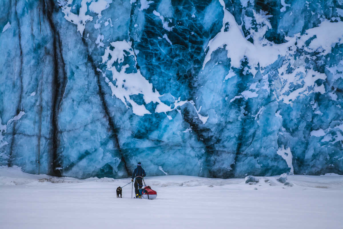 Voyage raquettes près du glacier au Svalbard