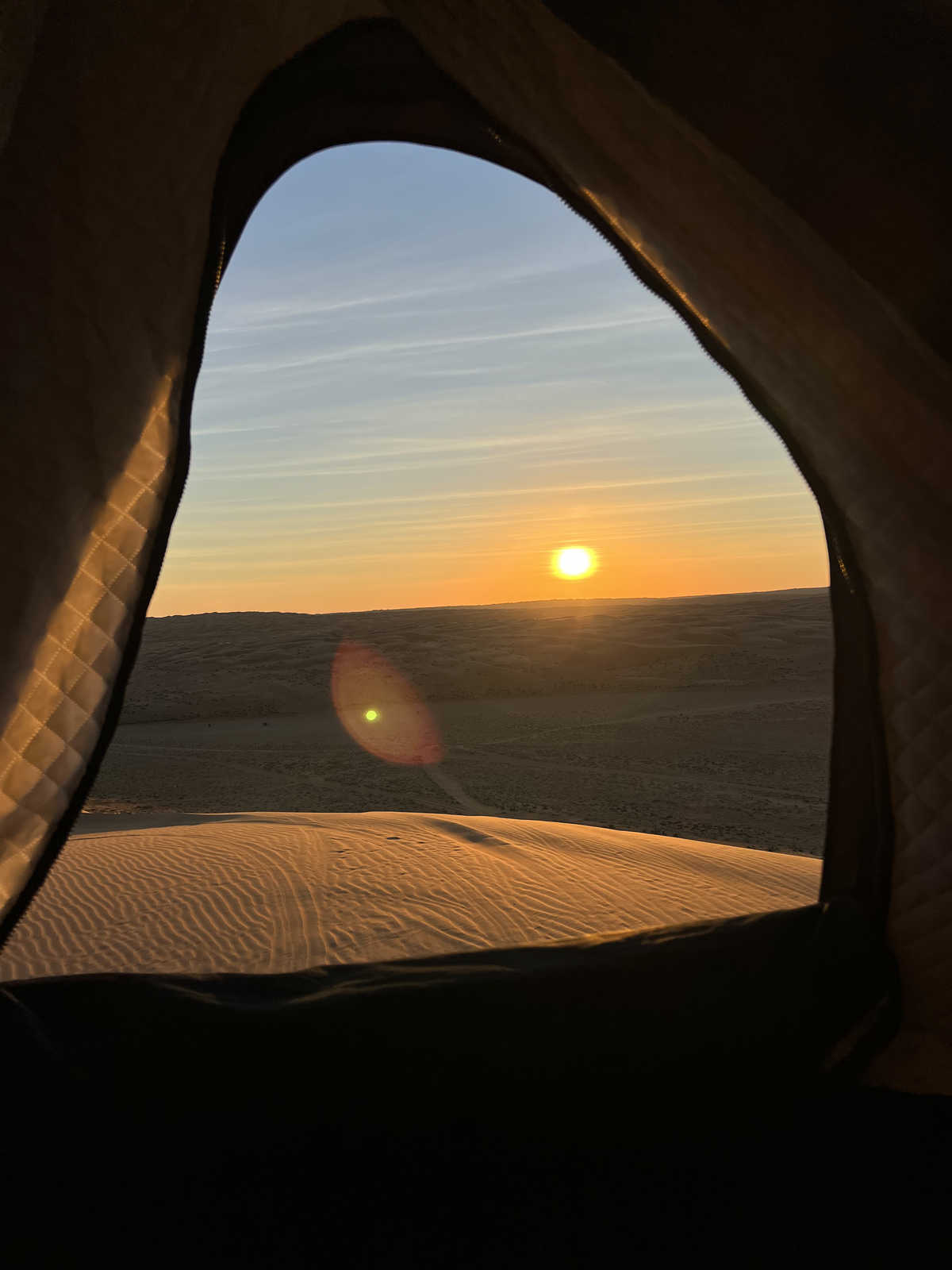 Vue de la tente de toit 4X4 à Oman