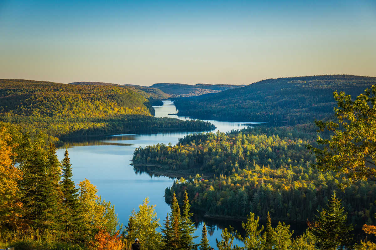 Vue panoramique du lac Wapizagonke au Parc National  Mauricie, Québec, Canada