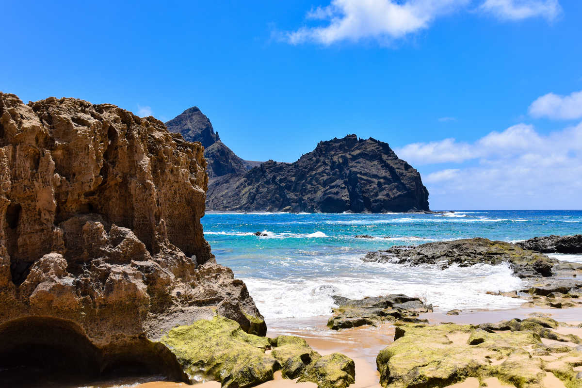 Vue sur la mer depuis la plage de Porto Santo Madère © Altai Travel Vue sur la mer depuis la plage de Porto Santo Madère