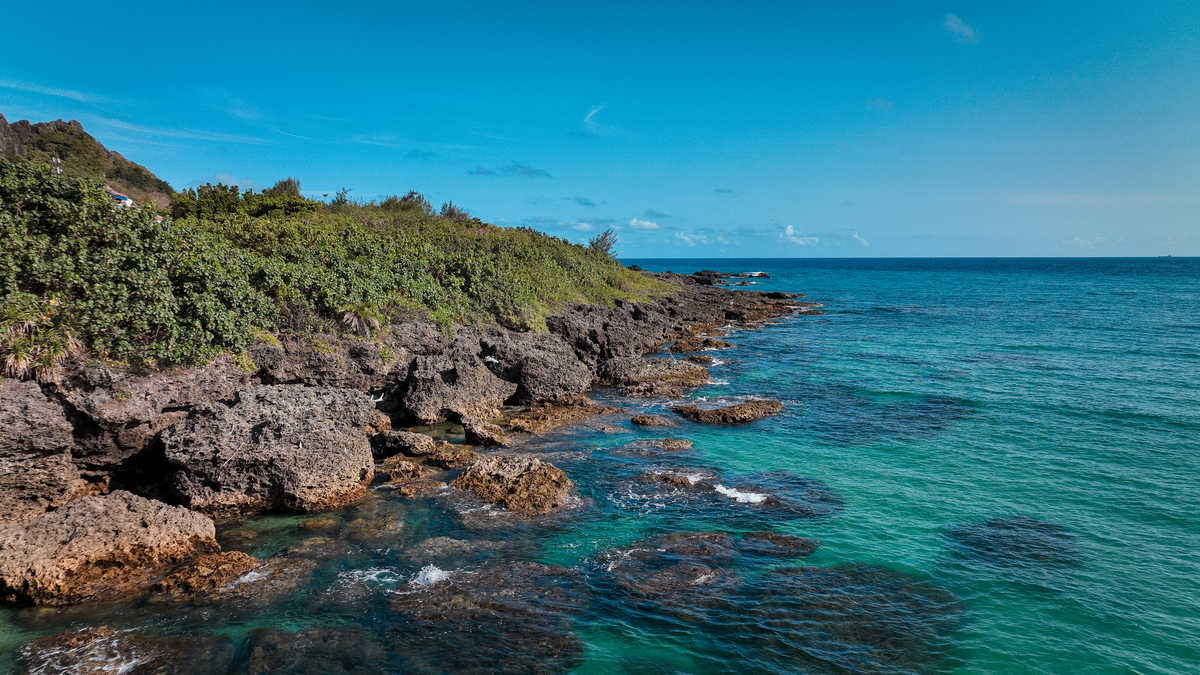 Vue sur les rochers depuis Baishawan beach