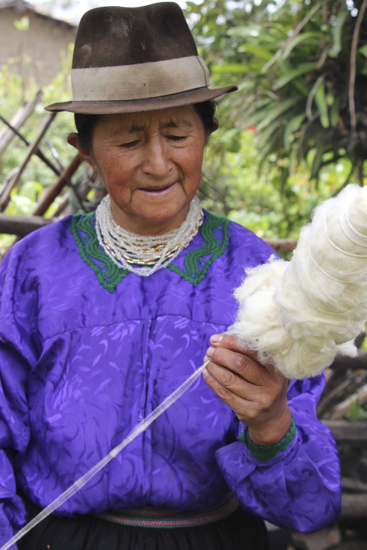Artisanat andin traditionnel et filage de la laine en Équateur