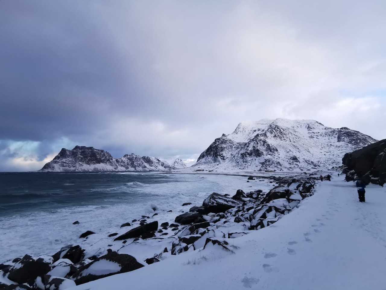 au-pied-du-fjord-enneige-en-norvege-cyril-valois