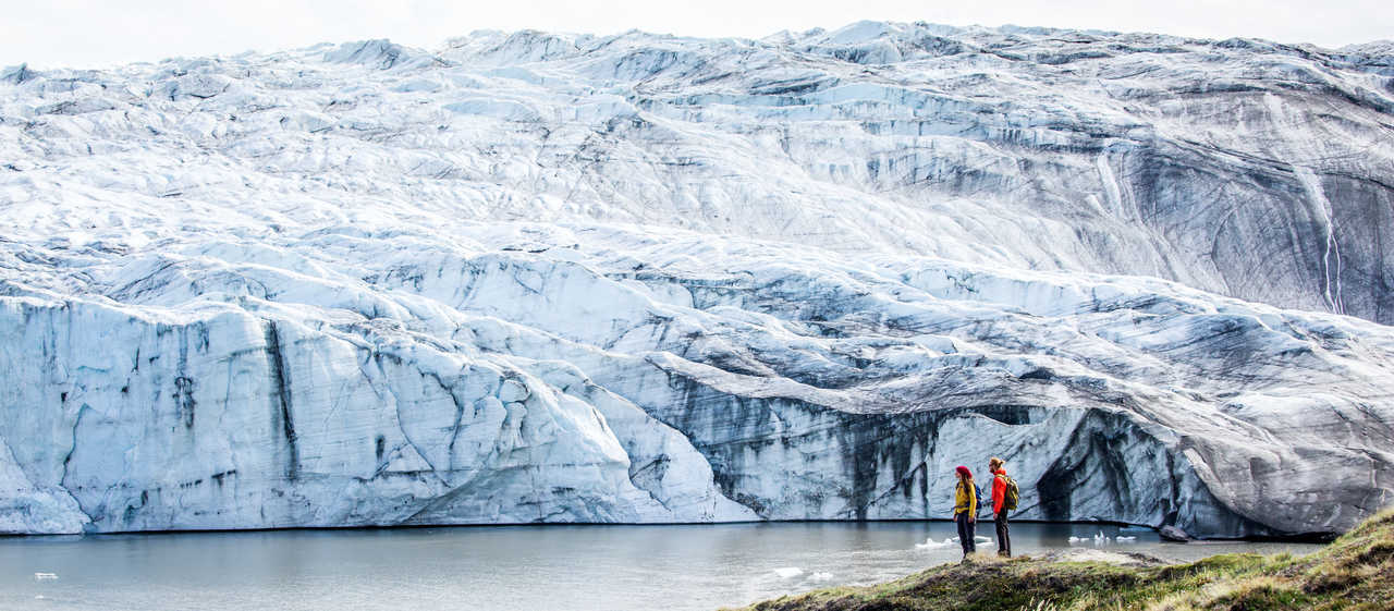Au pied d'un glacier du Groenland