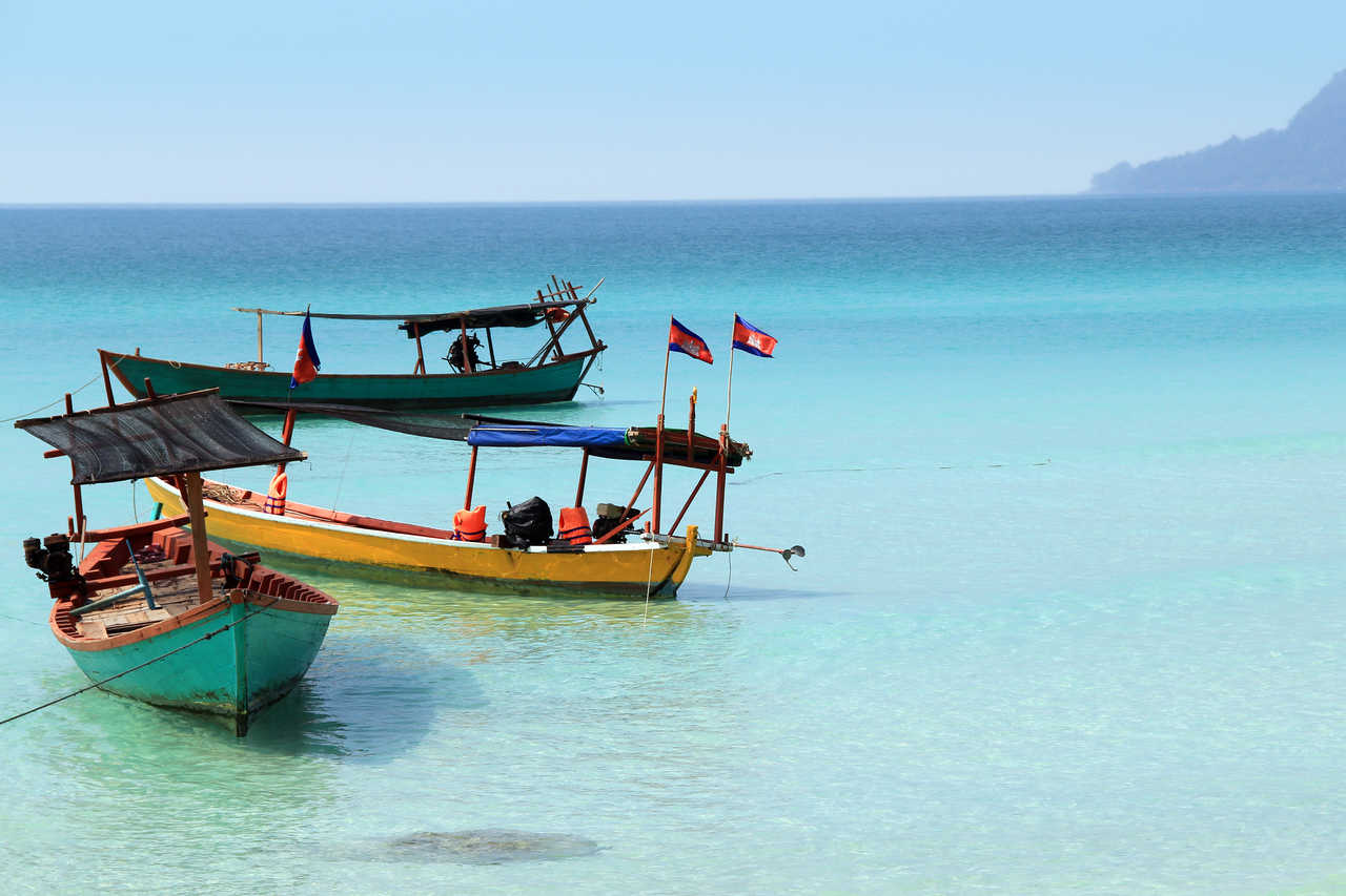 Bateaux cambodgien au large de l'île de Koh Rong au Cambodge