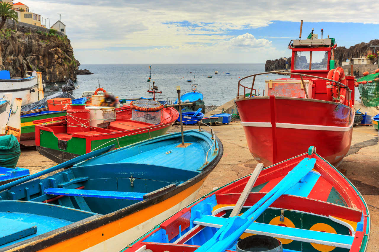 Bateaux colorés typiques de Madère