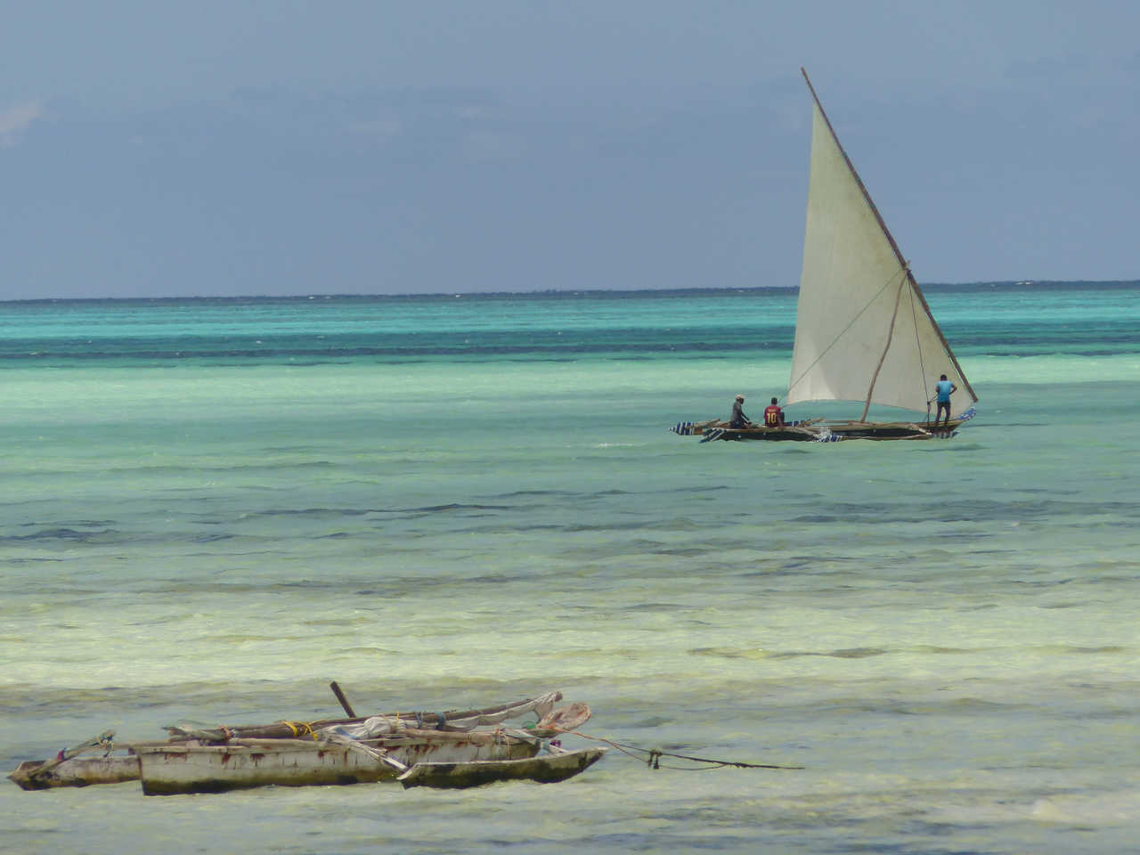 Boutres dans le lagon de Zanzibar à Jambiani Tanzanie