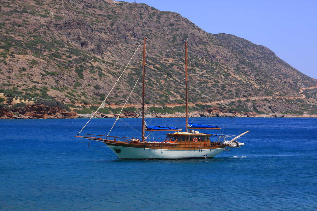 Caïque, bateau traditionnel, en mer, en Turquie