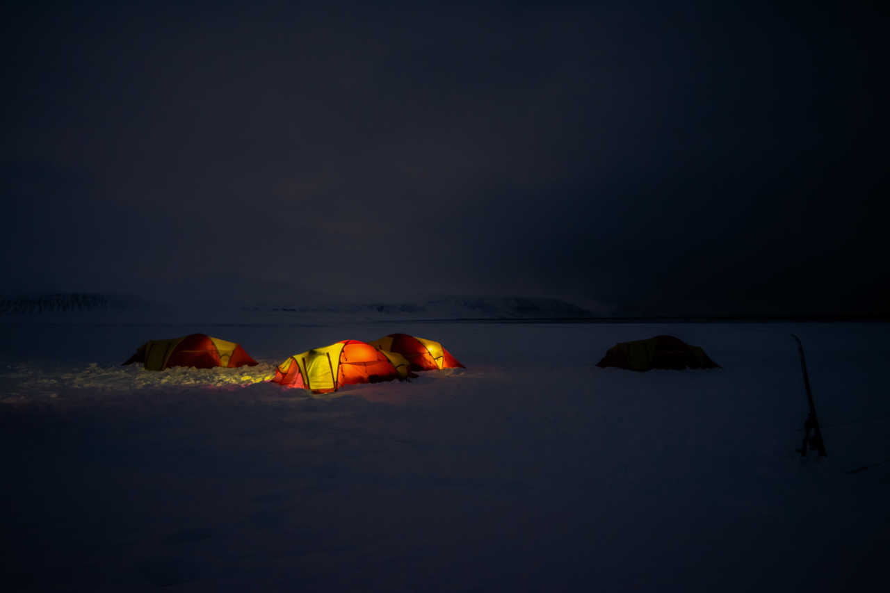 Camp dans la neige, Spitzberg