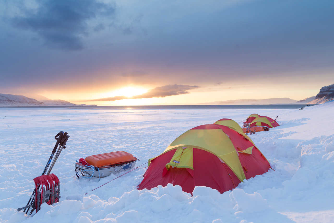 Camp sur la banquise arctique Svalbard