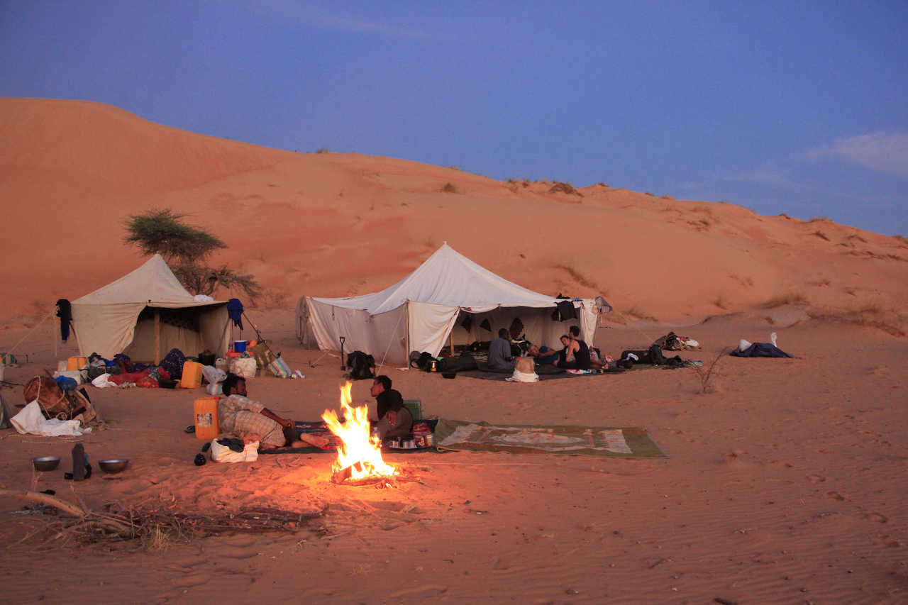 Campement dans les dunes de l'Erg Ouarane en Mauritanie