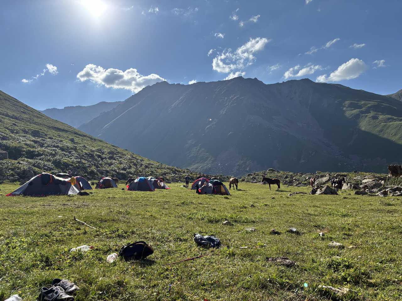Campement dans une vallée au Kazakhstan