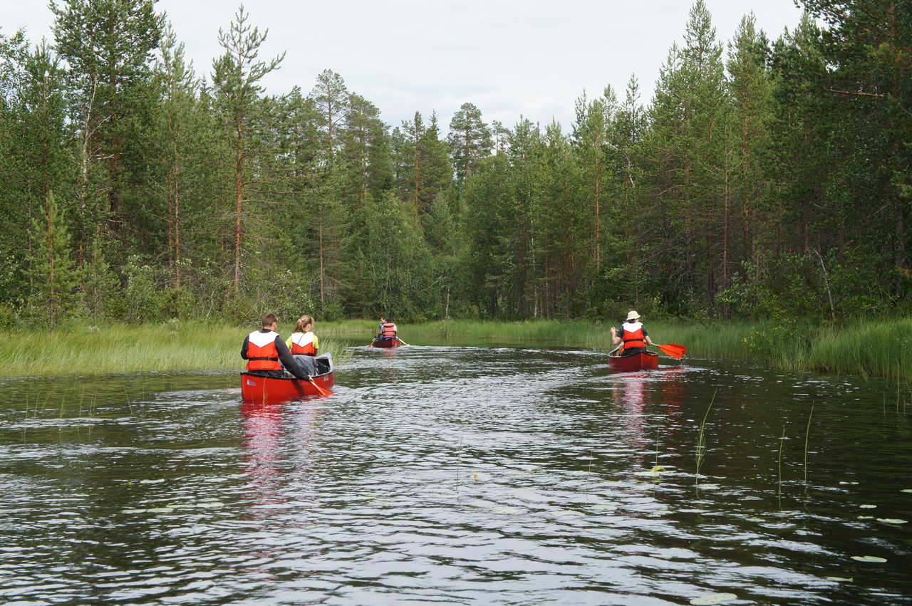 Canoë en rivière à Hossa en Finlande