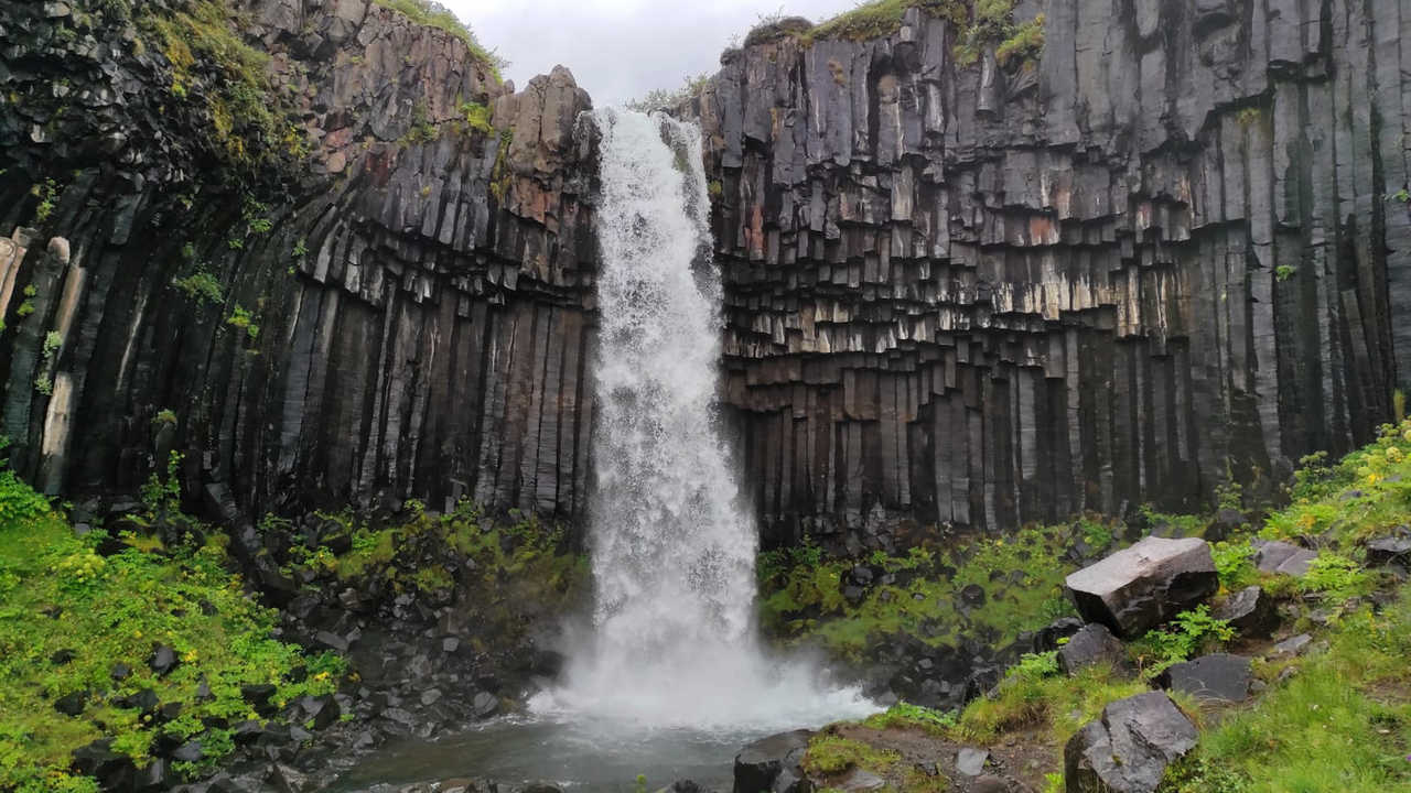 Cascade de Svartifoss en Islande © Bon Juliette Cascade de Svartifoss en Islande