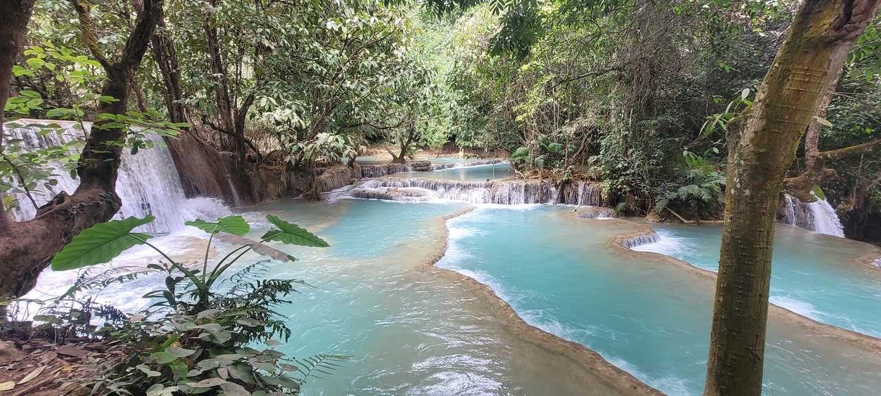 Chutes Kuang si au Laos