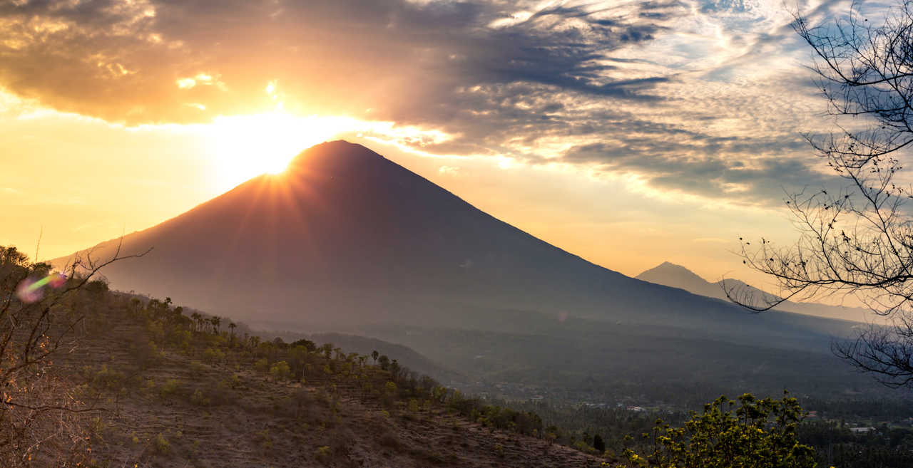 Coucher de soleil sur le Volcan Agung