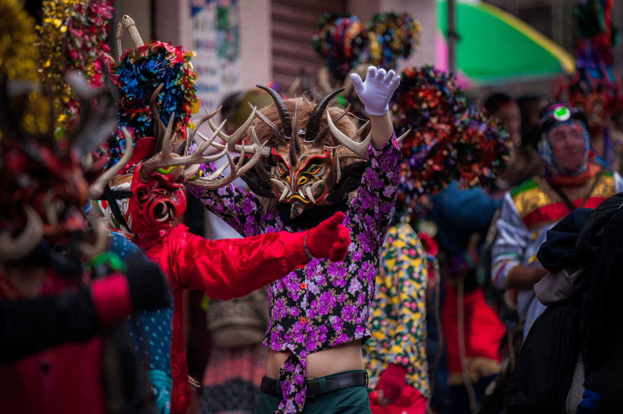 Déguisement de diables pendant la fêtes de DIablada Pillaro