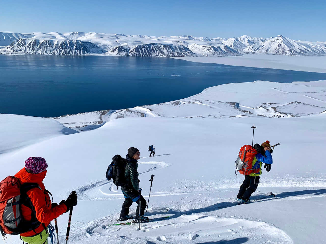 Descente en ski de randonnée près du Pôle Nord