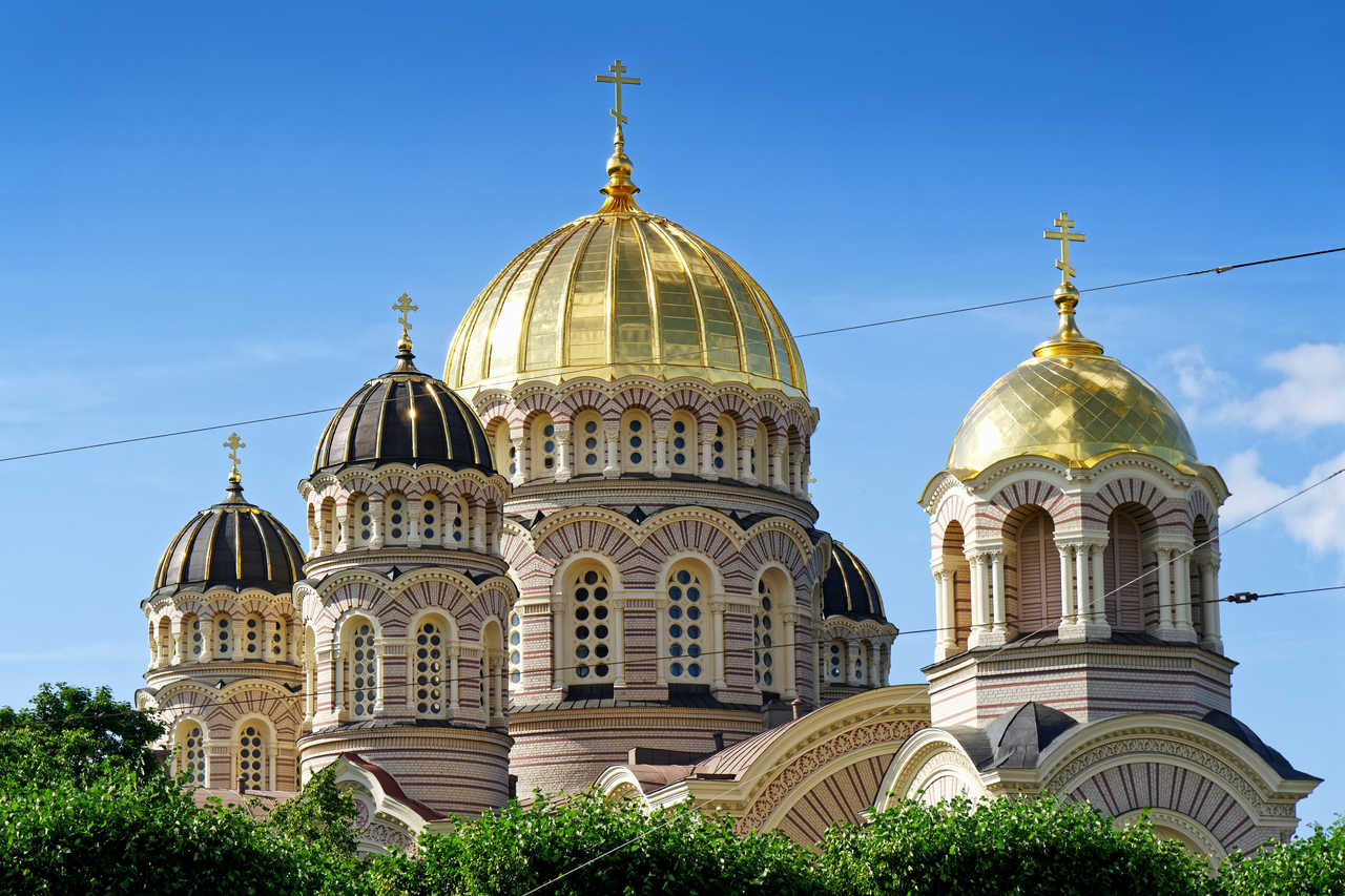Dômes de la cathédrale de l'Église orthodoxe russe de Riga, Lettonie