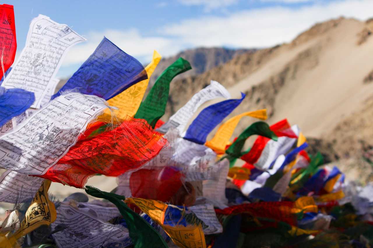 Drapeaux de prière au Ladakh en Inde Himalayenne
