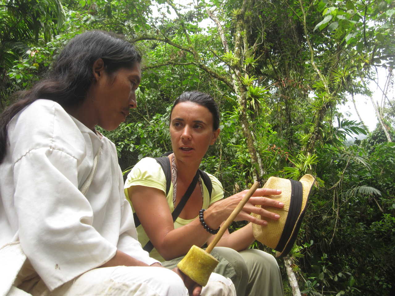 échange entre un colombien et une randonneuse en Colombie