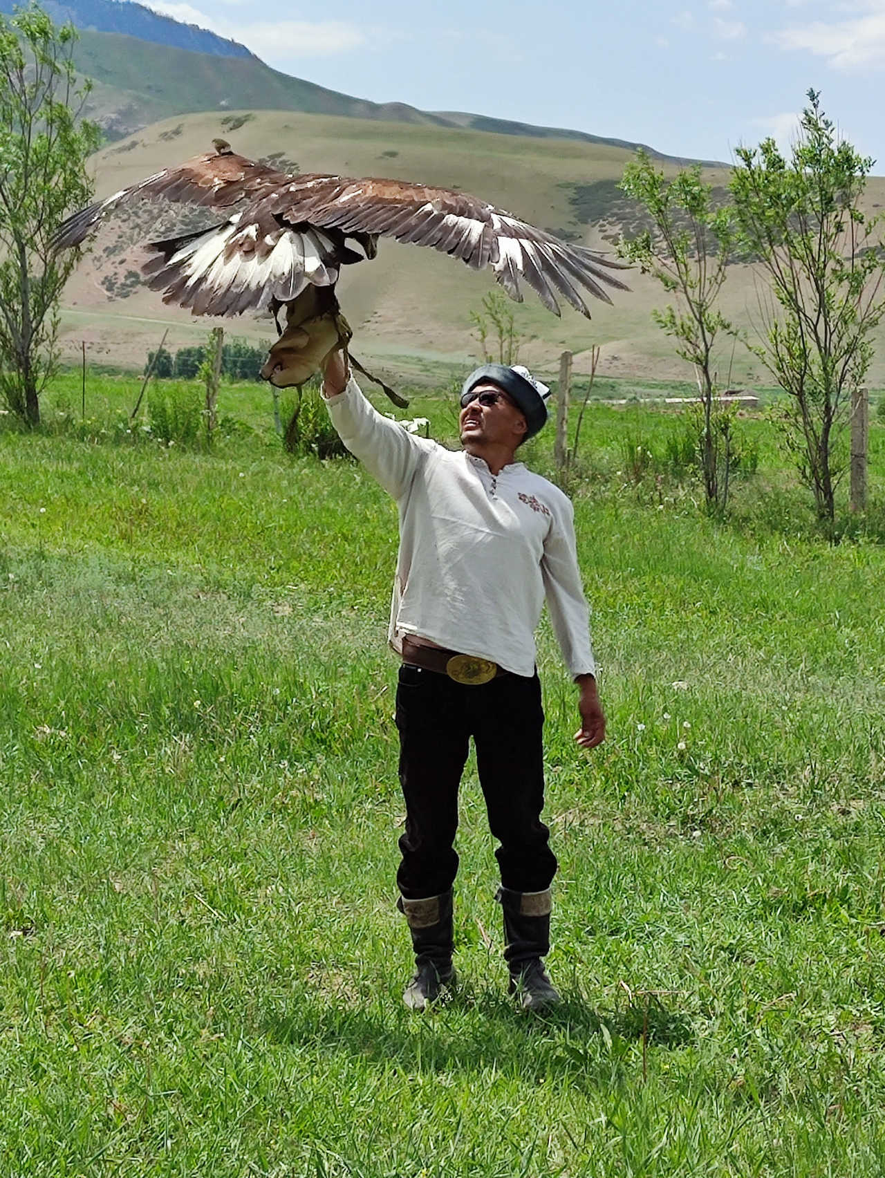 Echanges avec un fauconnier à Naryn