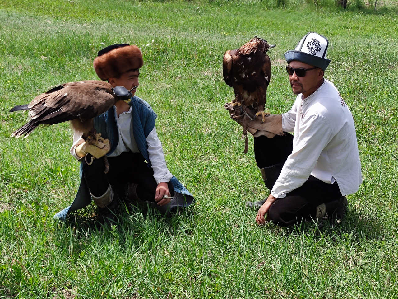 Echanges avec un fauconnier à Naryn