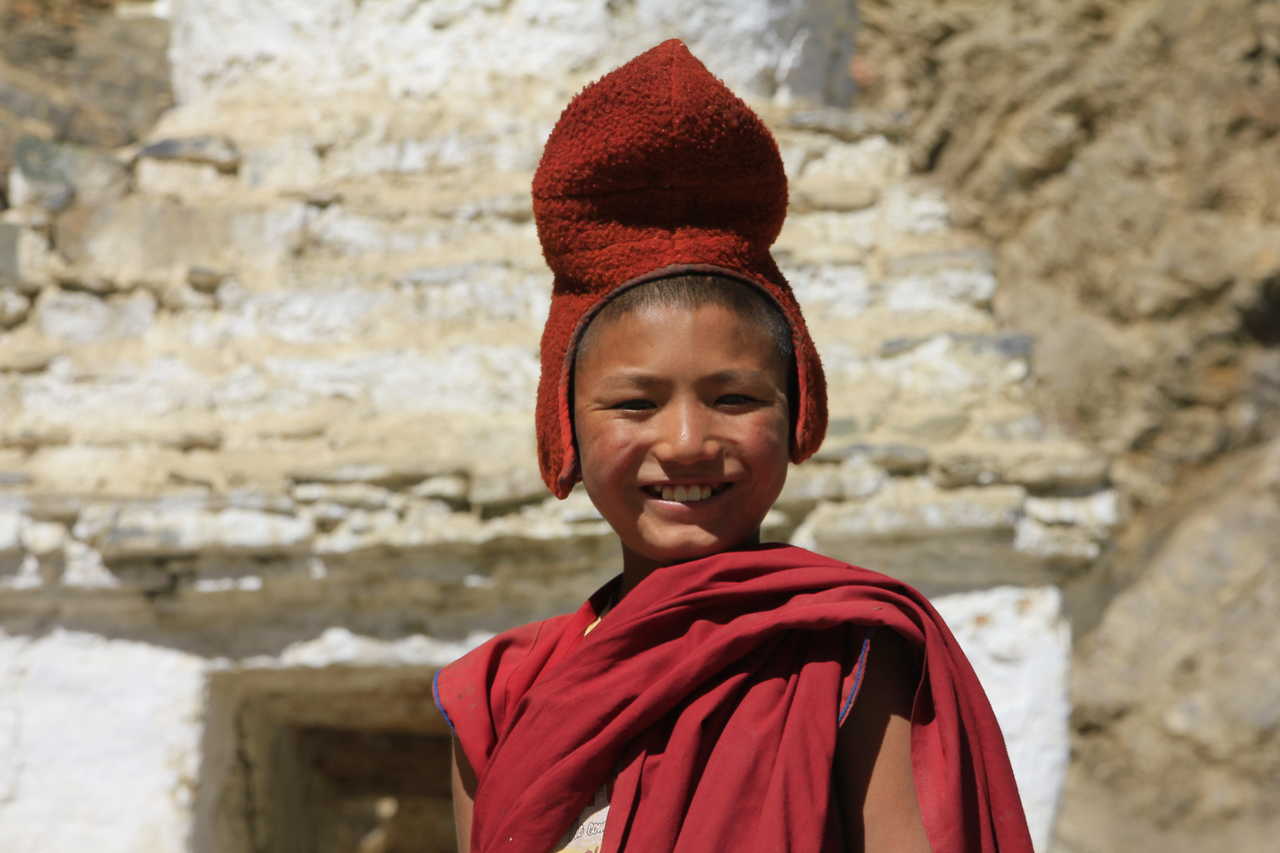 Enfant en habit traditionnel en Inde Himalayenne