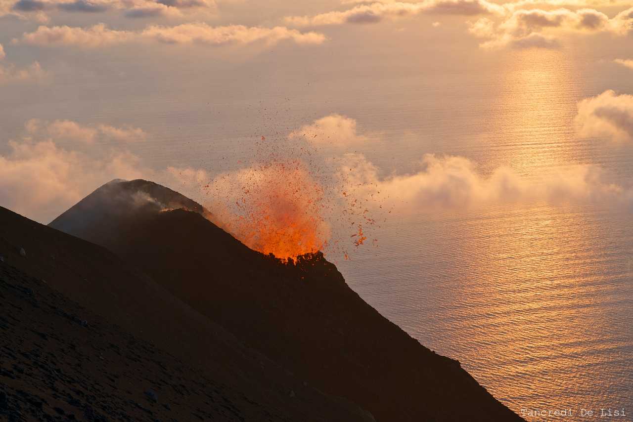 Éruption de Stromboli, Sicile en Italie