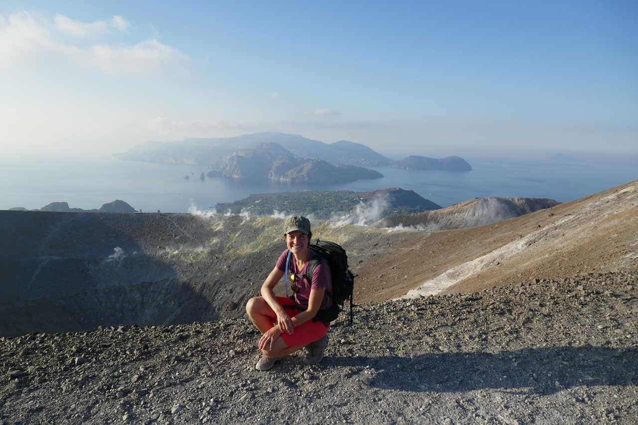 Fanny sur l'île de Vulcano en Sicile, en Italie