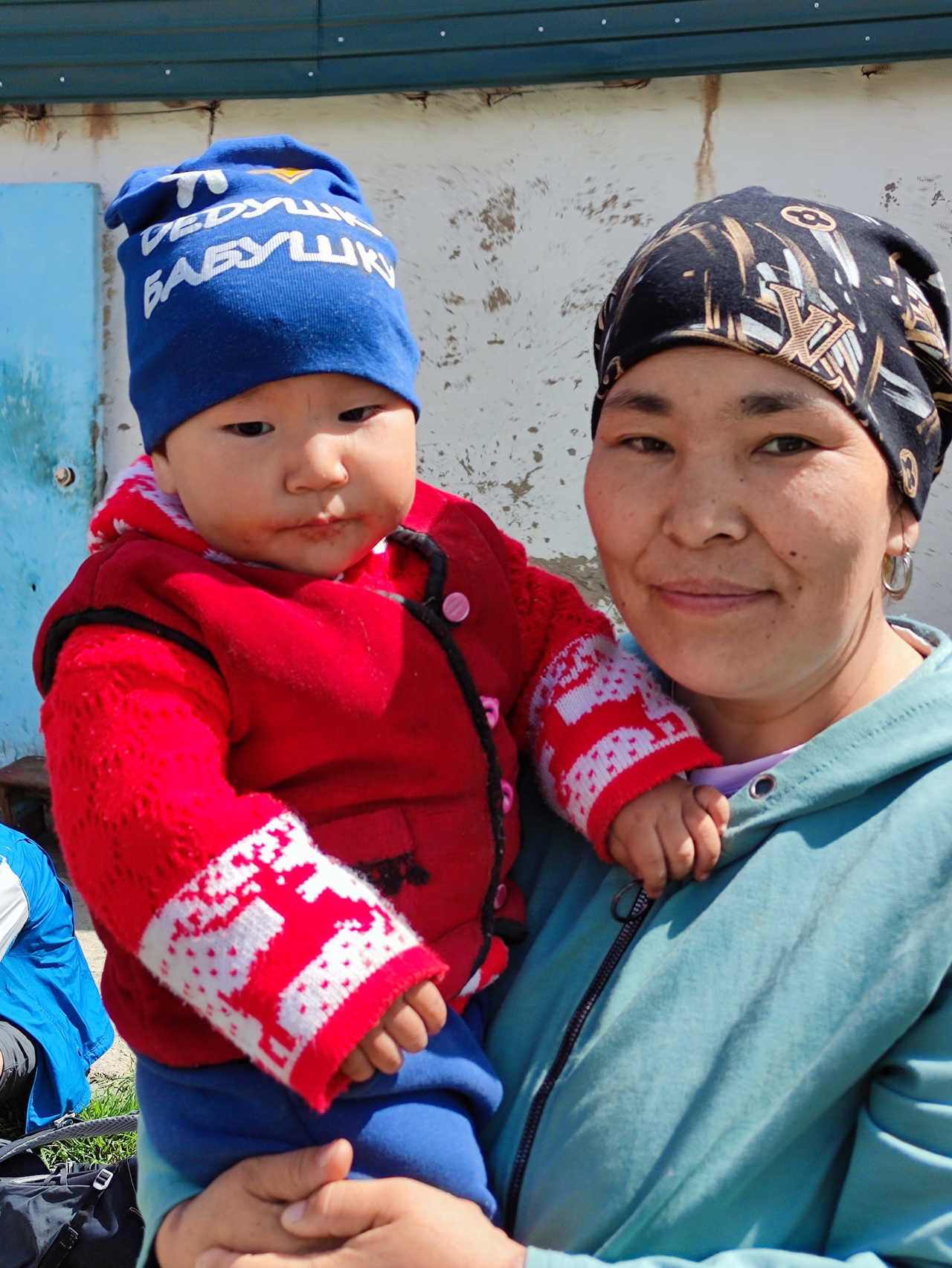 Femme Kirghize et son enfant en Kirghizie à Tach Rabat