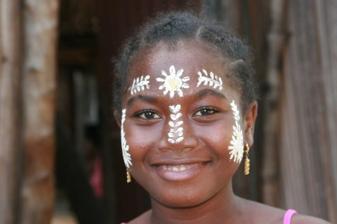 Femme maquillée à Madagascar